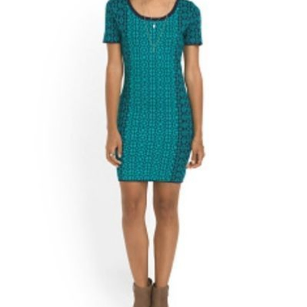 Romeo + Juliet Couture Blue Mini Half Sleeve Dress
